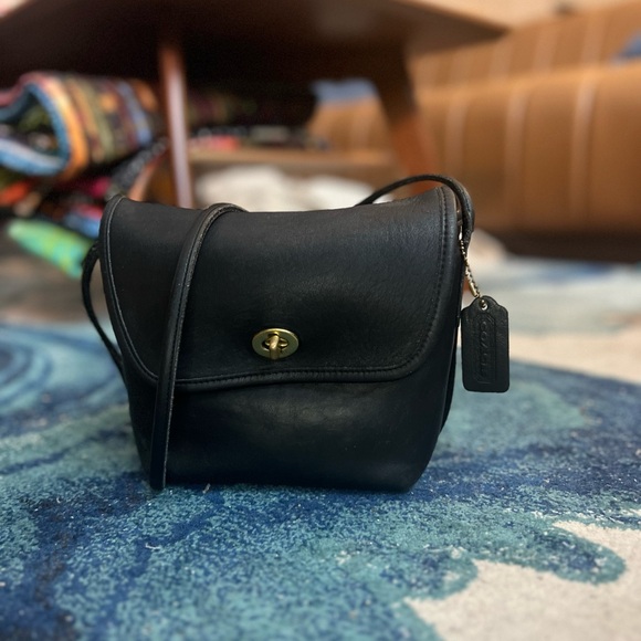 Coach Handbags - VTG Coach Quincy Black Crossbody Bag 9919